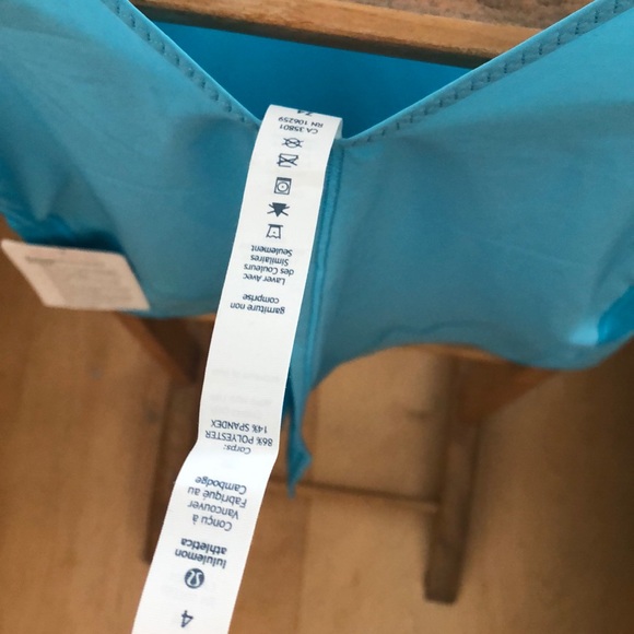 Lululemon run featherweight singlet size 4 - Picture 5 of 6